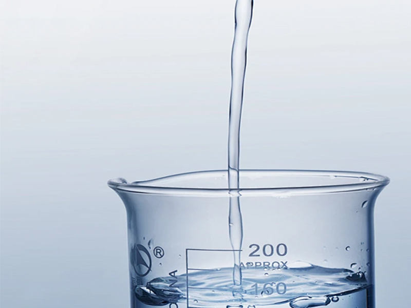 如何防止电子氟化液在使用过程中吸收水分或空气？