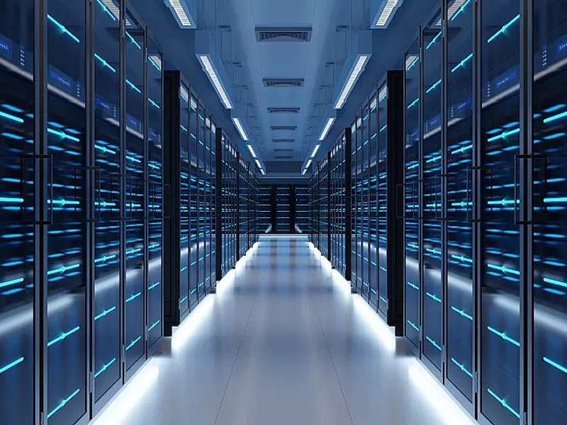 在数据中心浸没式冷却中，电子氟化液相比传统冷却剂的节能效率如何？