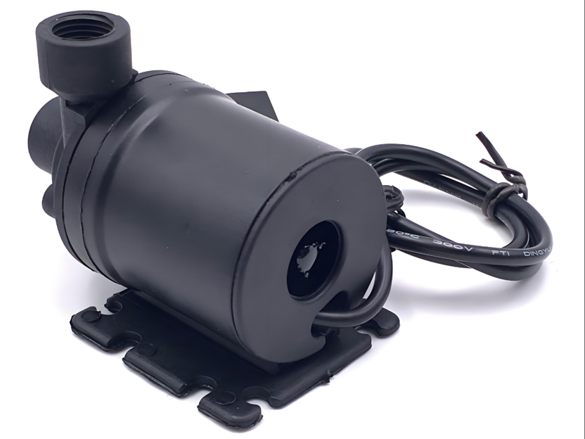 在液冷系统中，电子氟化液需要循环泵送，这对泵的选择提出了哪些特殊要求？