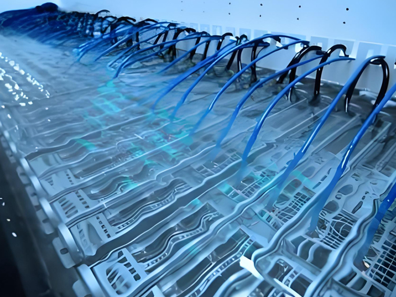 电子氟化液在数据中心浸没式冷却中有何优势？‌