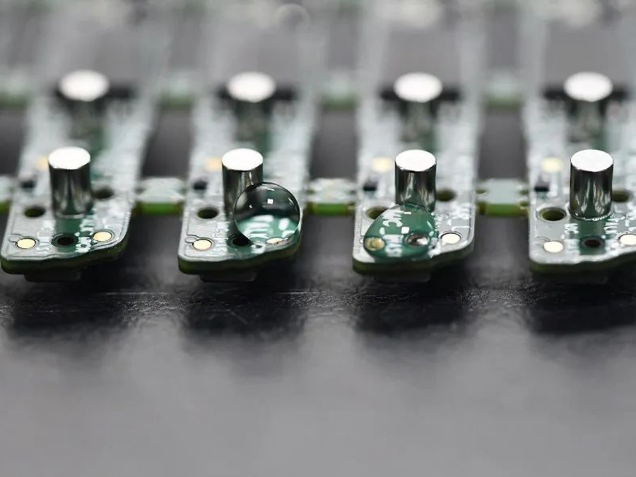 有哪些便捷有效的涂层存在性检测方法？如肉眼观察、荧光显色等方法的适用场景限制是什么？