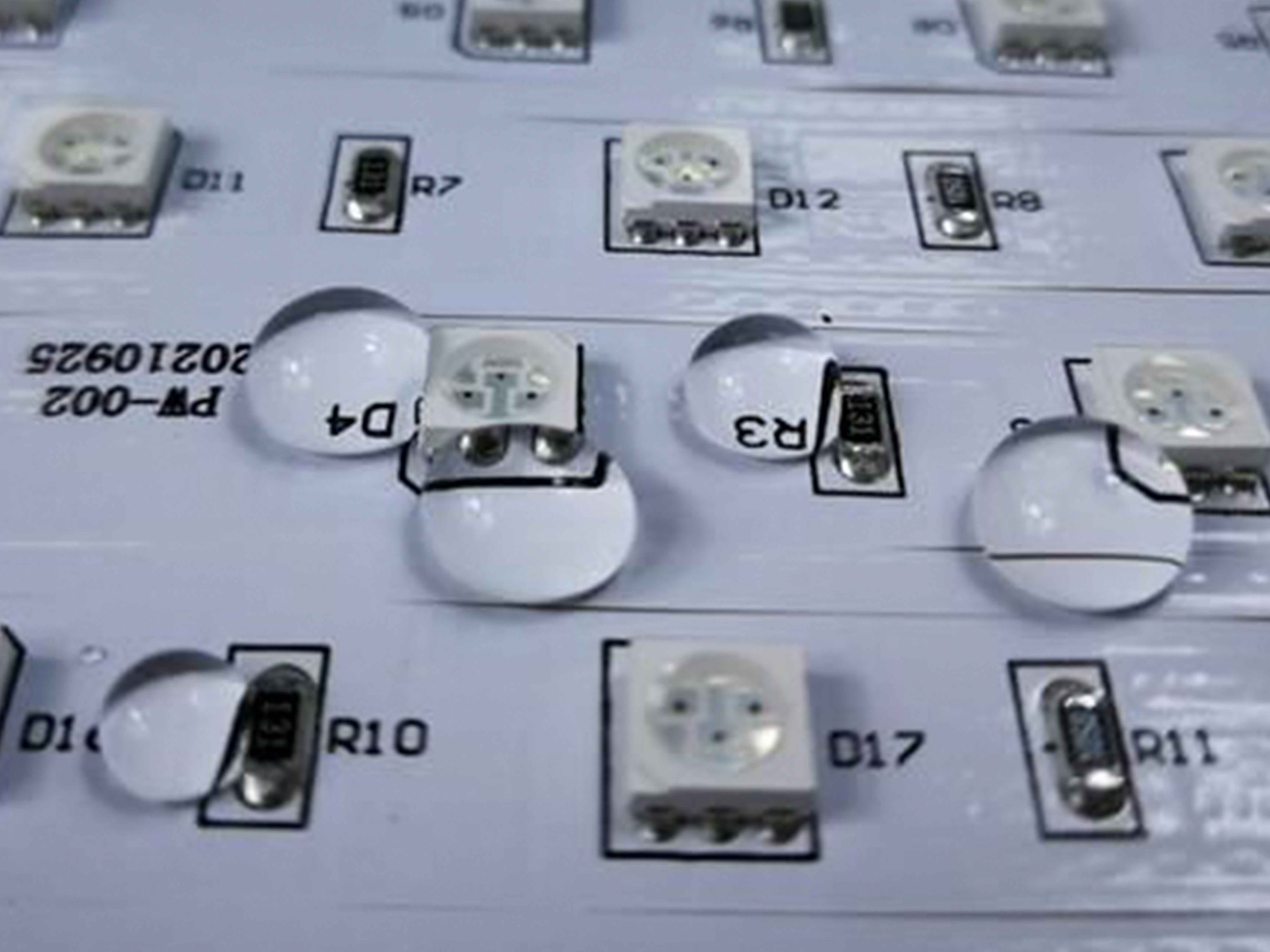 纳米涂层如何推动多功能集成？如将抗菌、防污、散热功能与防水功能整合时的技术难点？