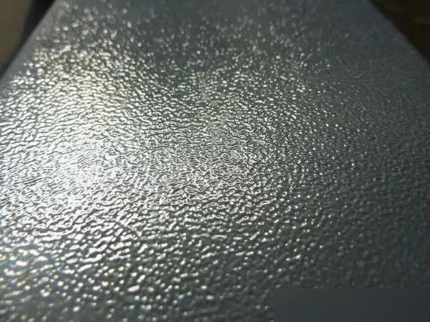 UV涂料固化后漆膜出现起皱现象的原因是什么？