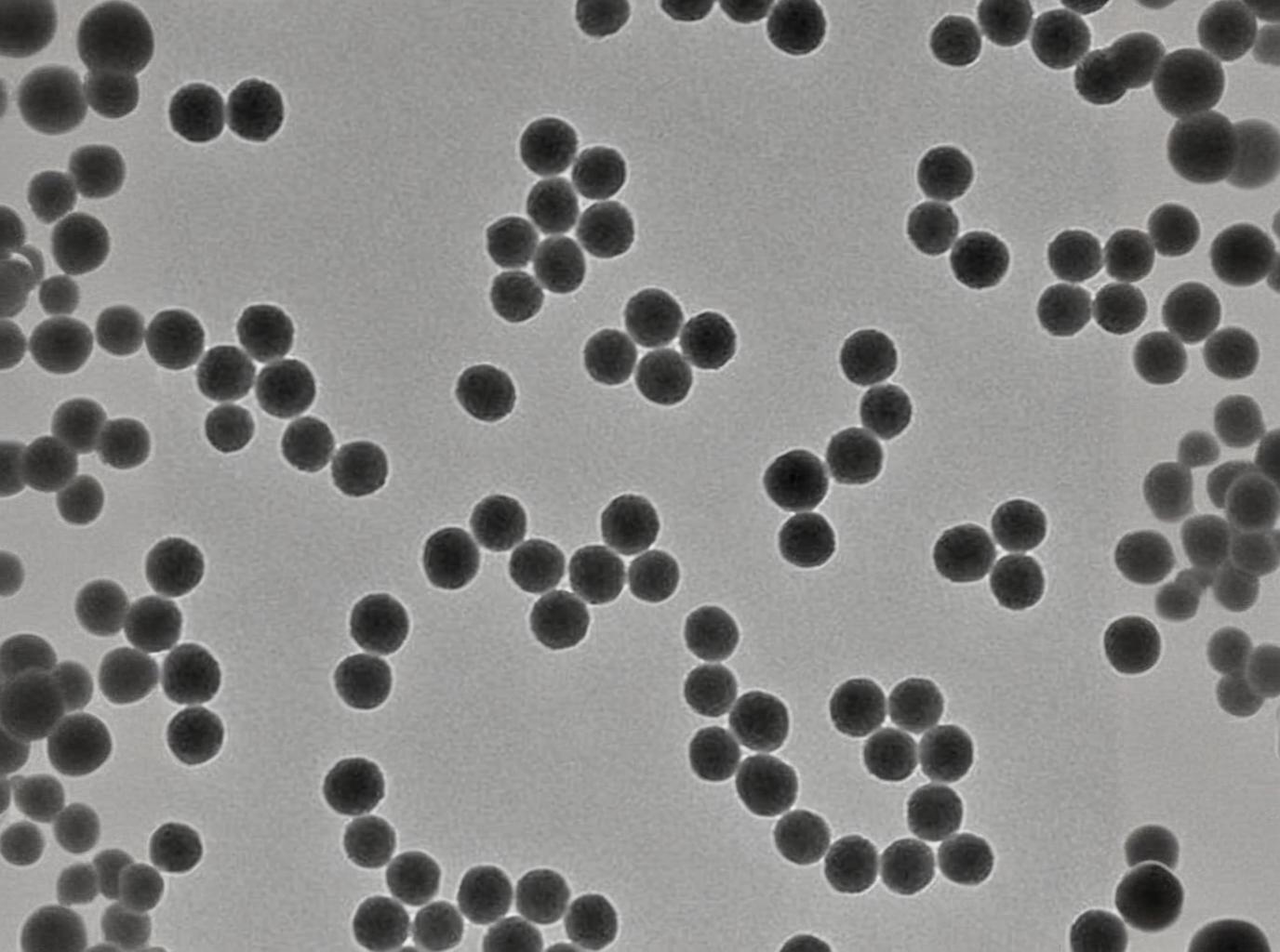 大规模生产中，如何优化工艺以解决纳米颗粒分散不均、涂层存在孔隙等问题？